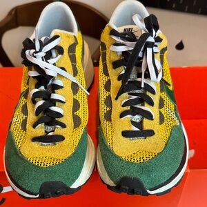 Nike Men’s Vaporwaffle / Sacai Sneaker